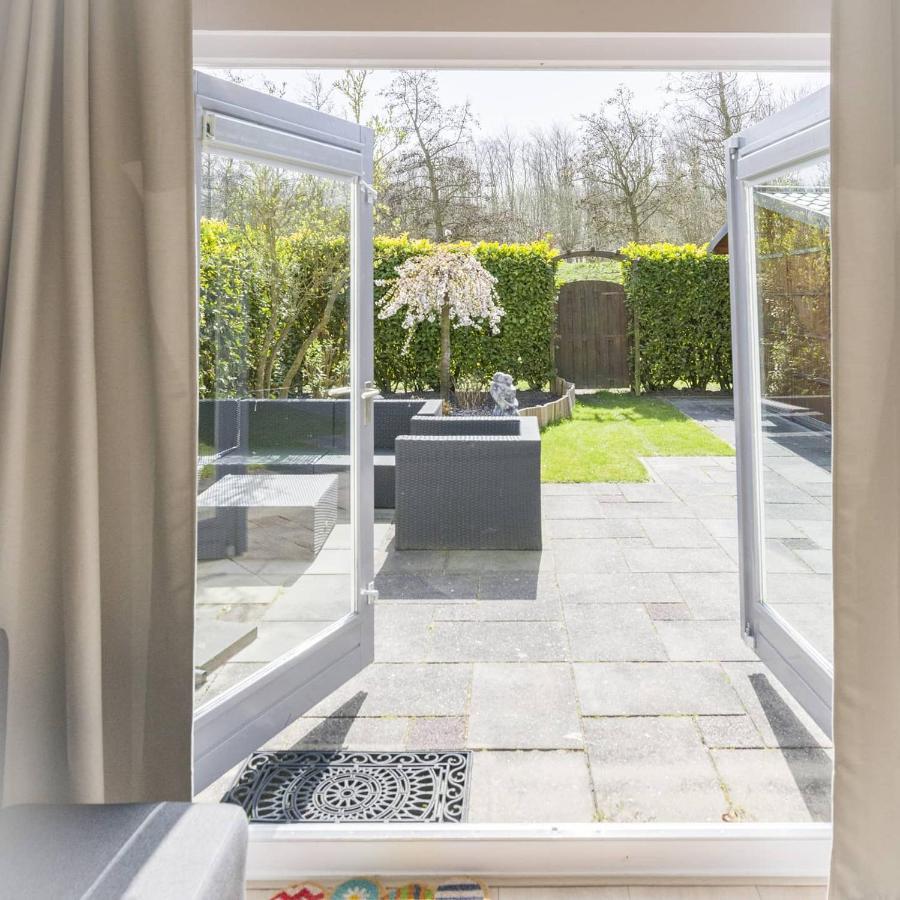 Vakantiehuis Op Villapark Oesterbaai Aan Zee , Met Speeltuin Grenzend Aan De Tuin Wemeldinge Eksteriør bilde